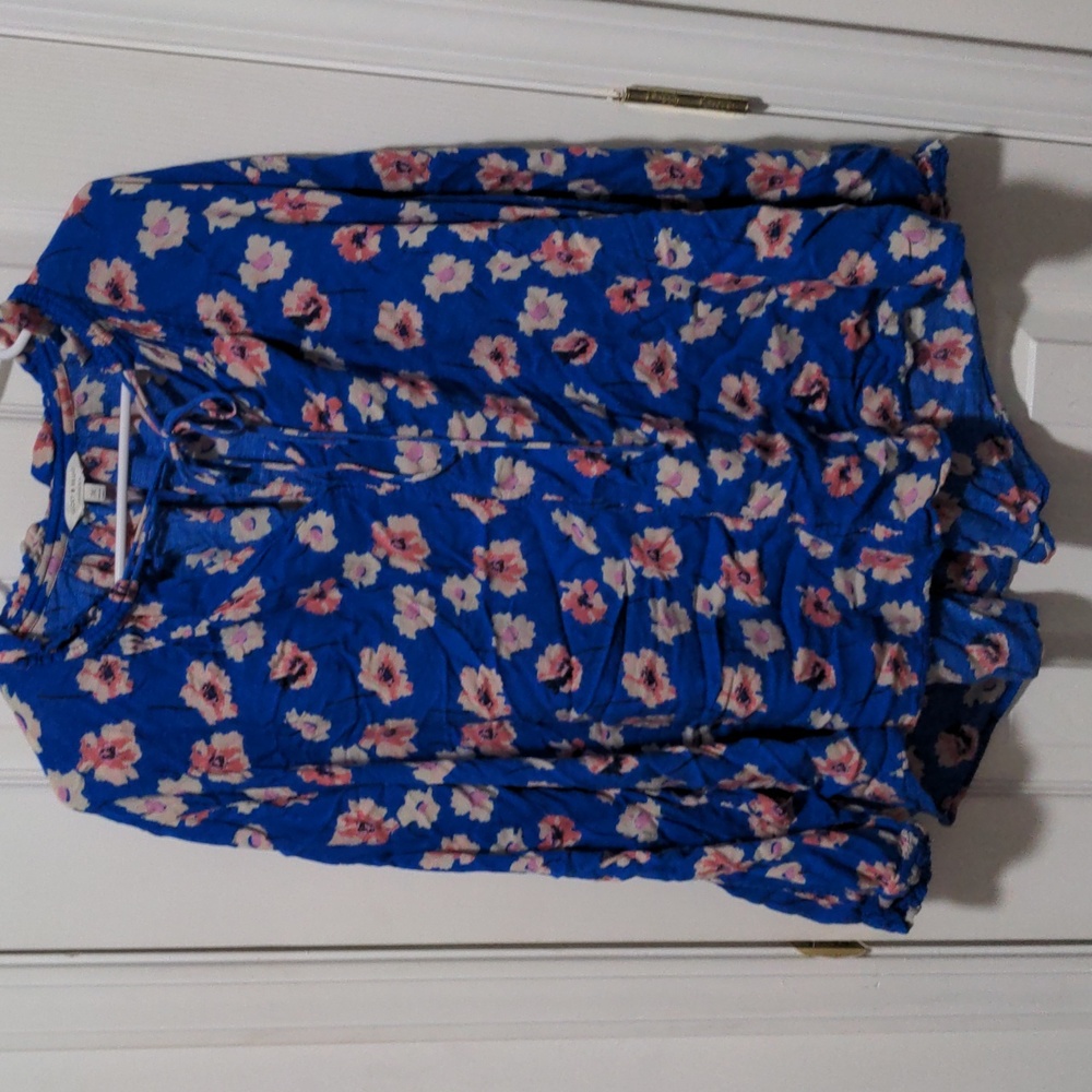 Lucky Brand Tie Front and Open Sleeves at the Shoulder Top